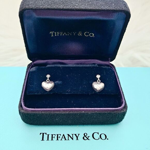 Vintage Tiffany & Co. Paloma Picasso Diamond 18k Hammered Heart Dangle Earrings - Picture 2 of 9